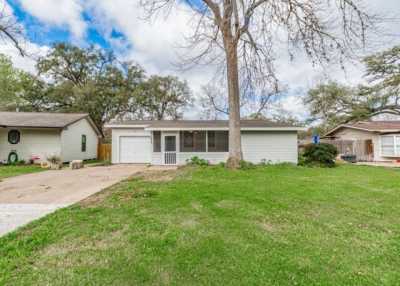 Home For Sale in Lake Jackson, Texas