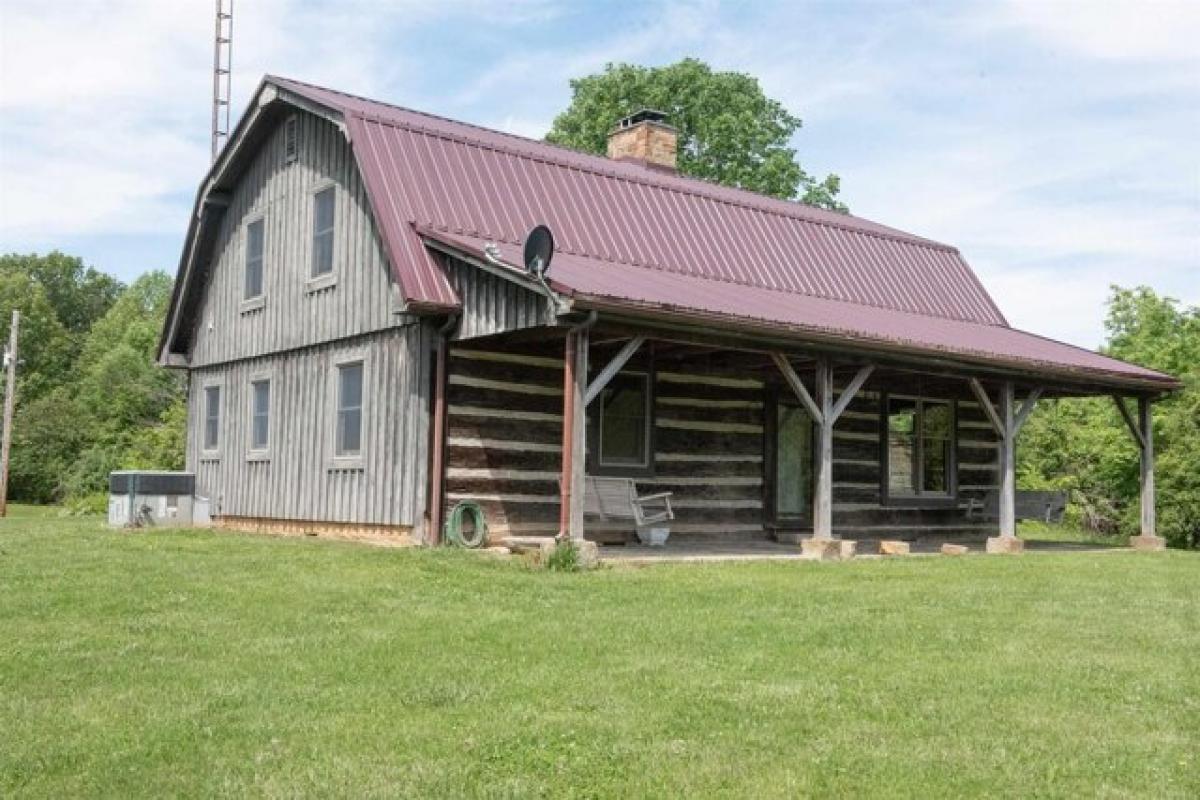 Picture of Home For Sale in Mitchell, Indiana, United States