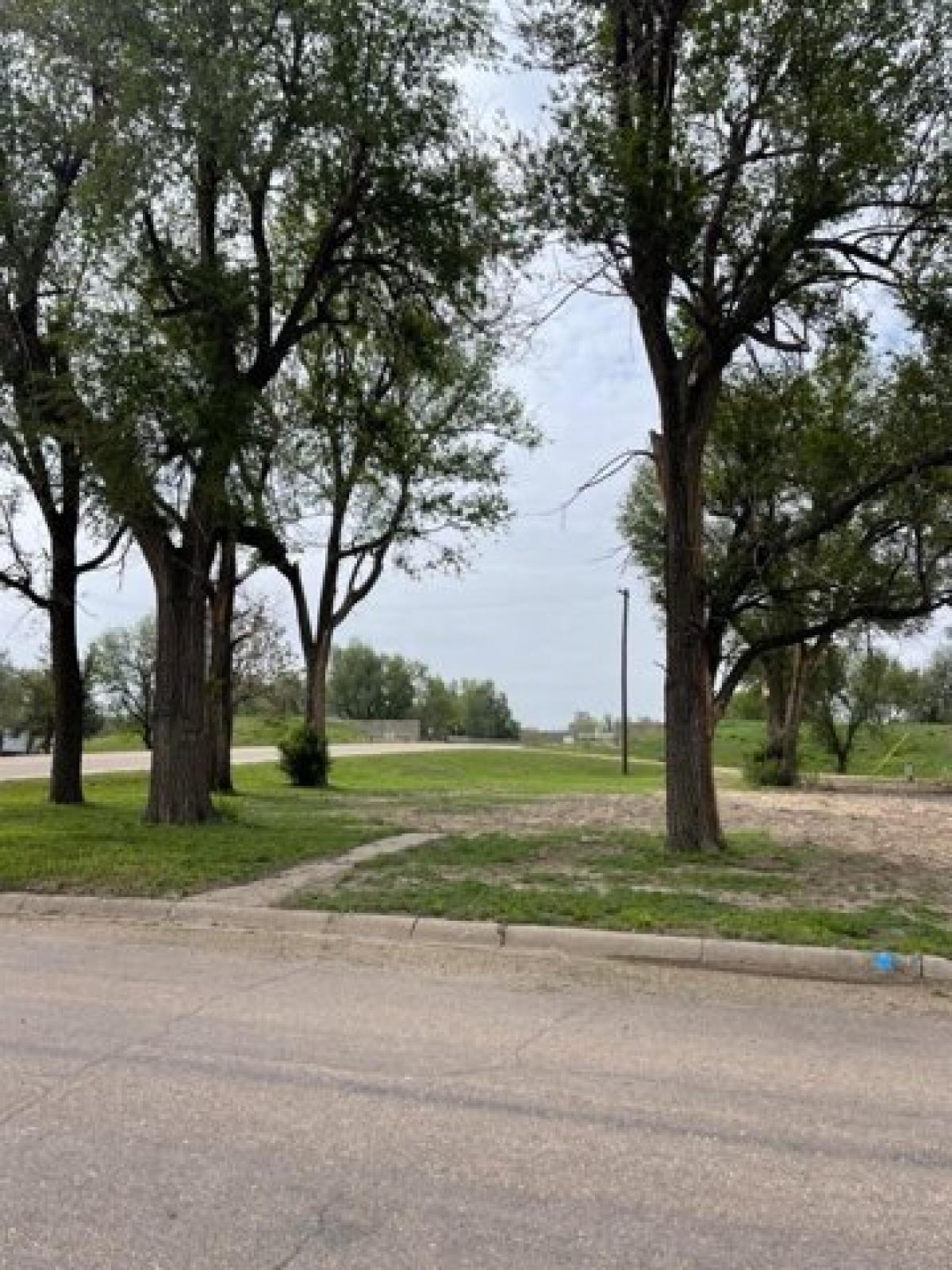 Picture of Home For Sale in Larned, Kansas, United States