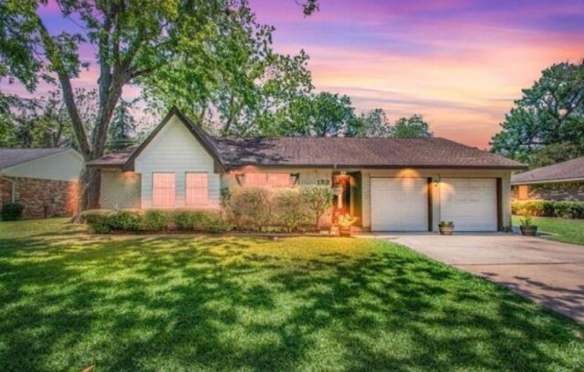 Picture of Home For Sale in Lake Jackson, Texas, United States