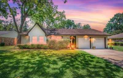 Home For Sale in Lake Jackson, Texas