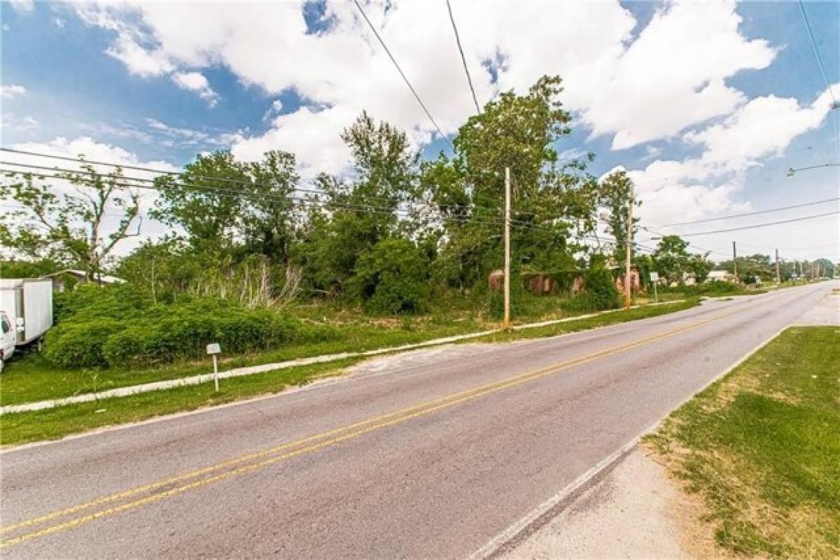 Picture of Residential Land For Sale in Laplace, Louisiana, United States