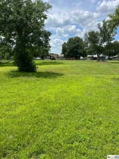 Home For Sale in Yoakum, Texas