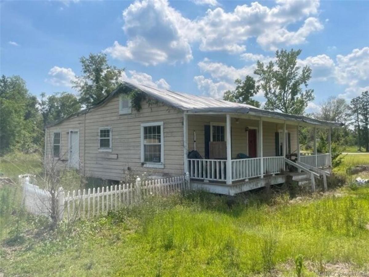 Picture of Home For Sale in Sulphur, Louisiana, United States