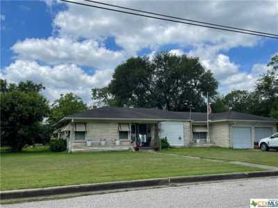 Home For Sale in Yoakum, Texas