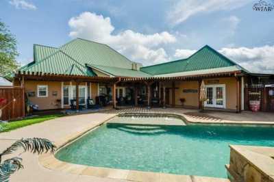 Home For Sale in Henrietta, Texas