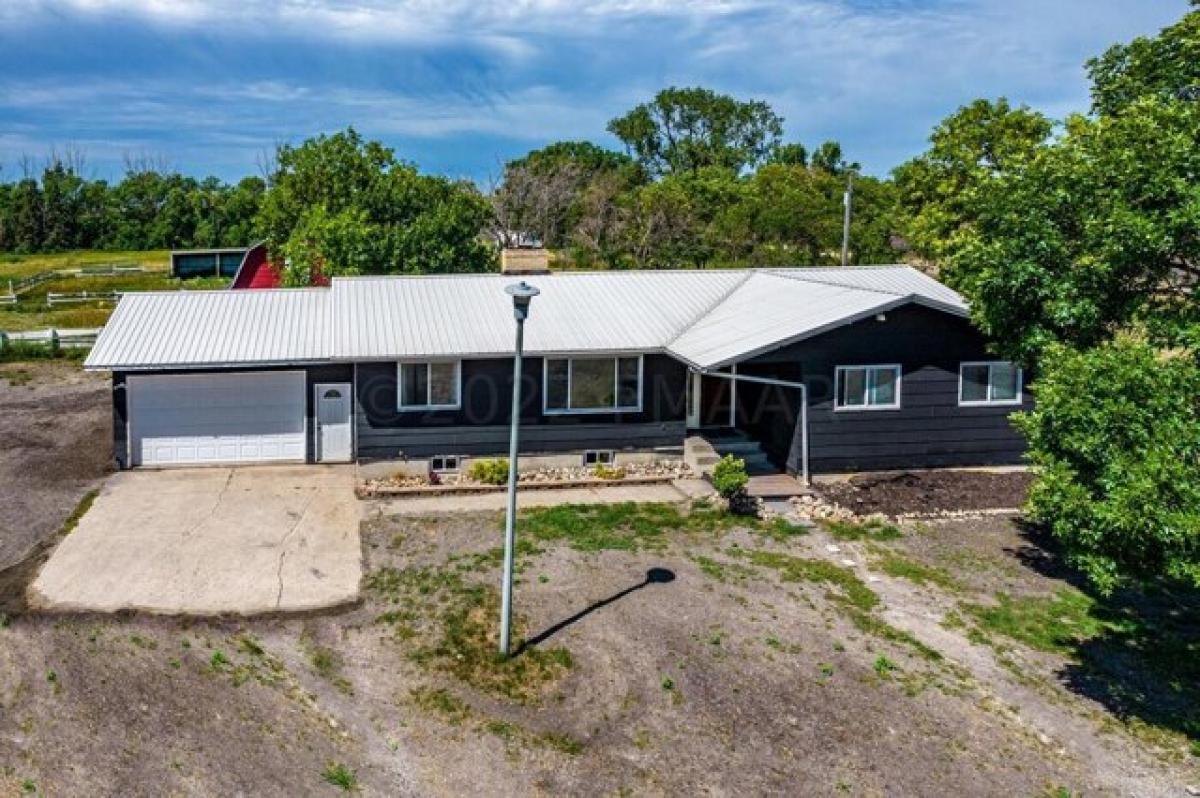 Picture of Home For Sale in West Fargo, North Dakota, United States