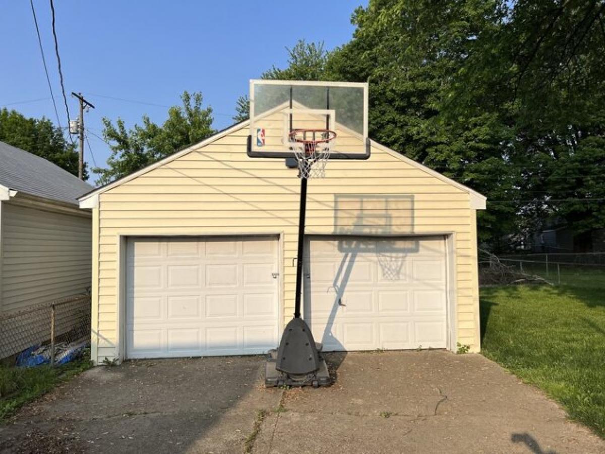 Picture of Home For Sale in New Castle, Indiana, United States