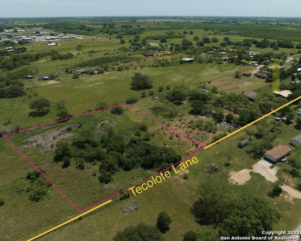 Picture of Residential Land For Sale in Floresville, Texas, United States