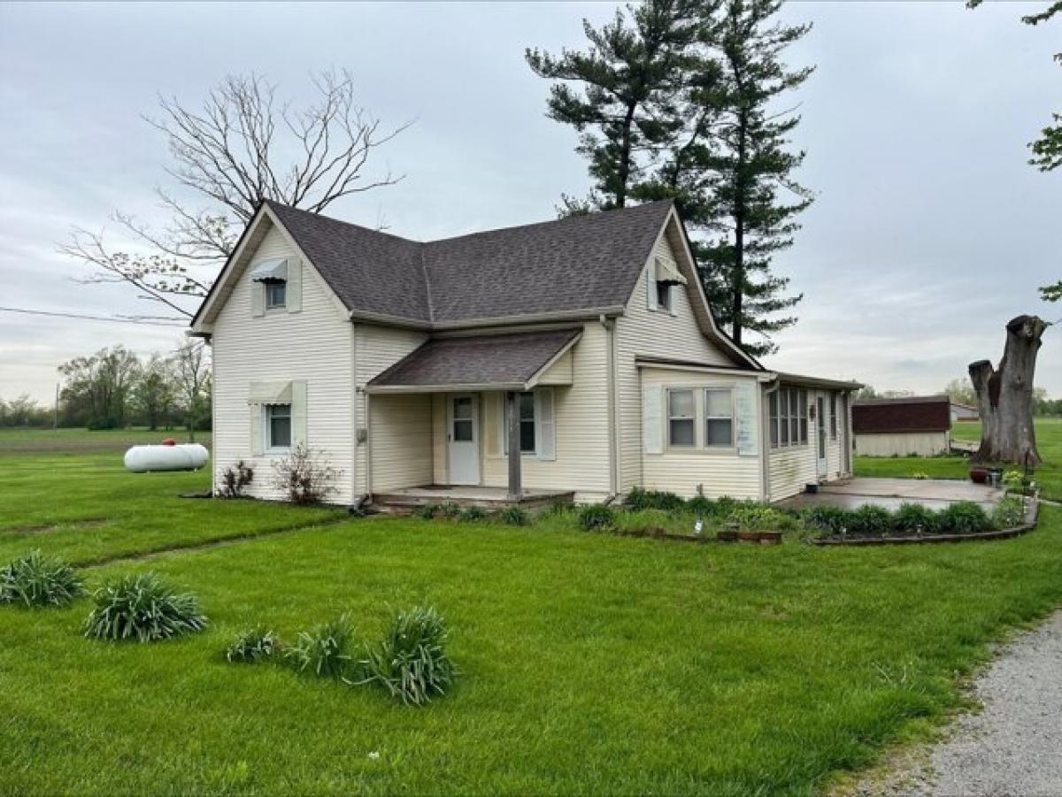 Picture of Home For Sale in Whiteland, Indiana, United States