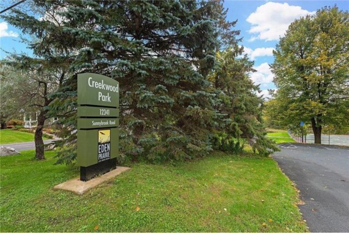 Picture of Home For Sale in Eden Prairie, Minnesota, United States