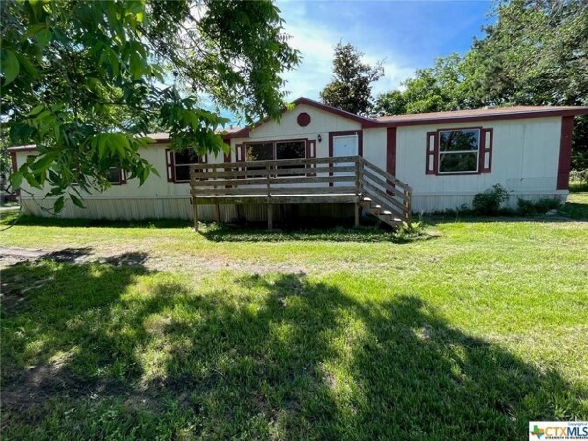 Picture of Home For Sale in Yoakum, Texas, United States