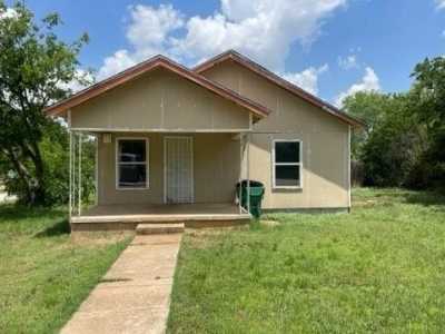 Home For Sale in Coleman, Texas