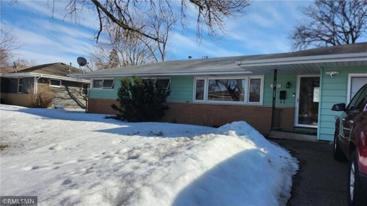 Picture of Home For Sale in Brooklyn Center, Minnesota, United States