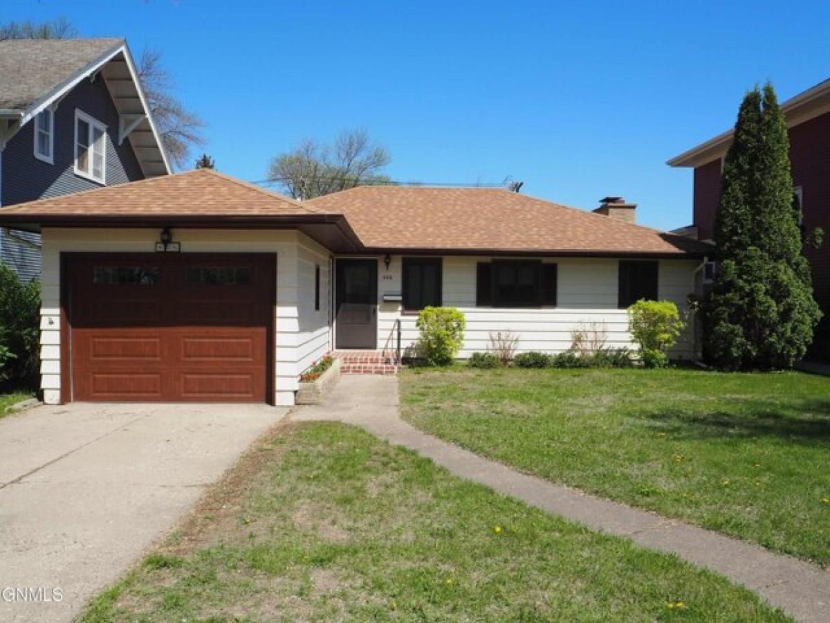 Picture of Home For Sale in Jamestown, North Dakota, United States