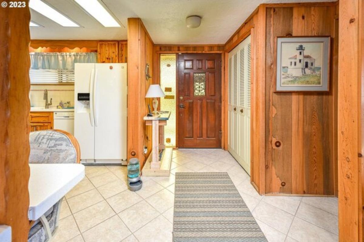 Picture of Home For Sale in Florence, Oregon, United States