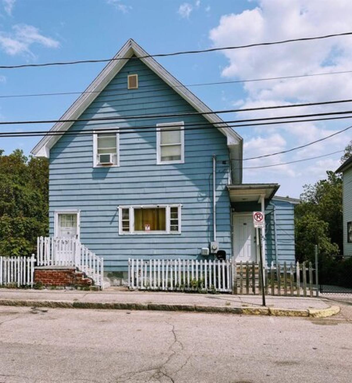 Picture of Home For Sale in Manchester, New Hampshire, United States