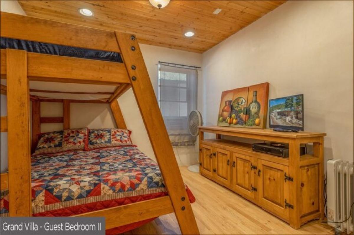 Picture of Home For Sale in Taos, New Mexico, United States