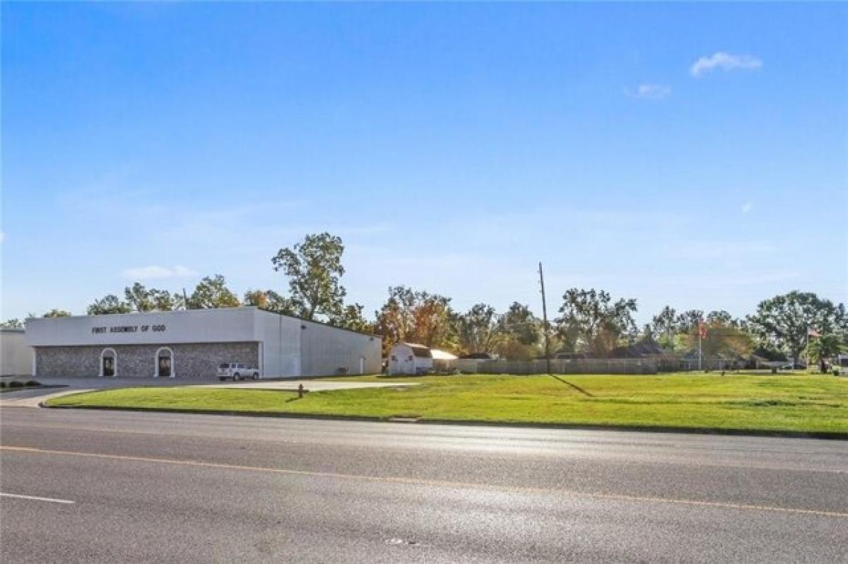 Picture of Residential Land For Sale in Laplace, Louisiana, United States