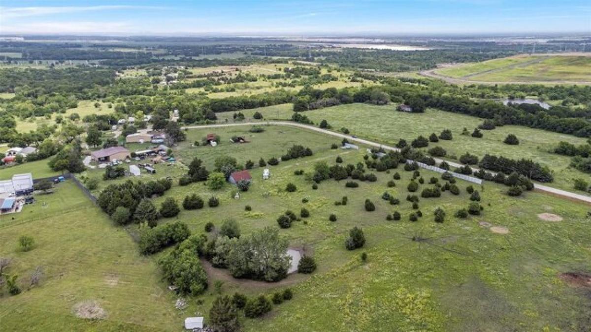 Picture of Residential Land For Sale in Ferris, Texas, United States
