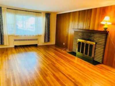 Home For Rent in Glen Cove, New York