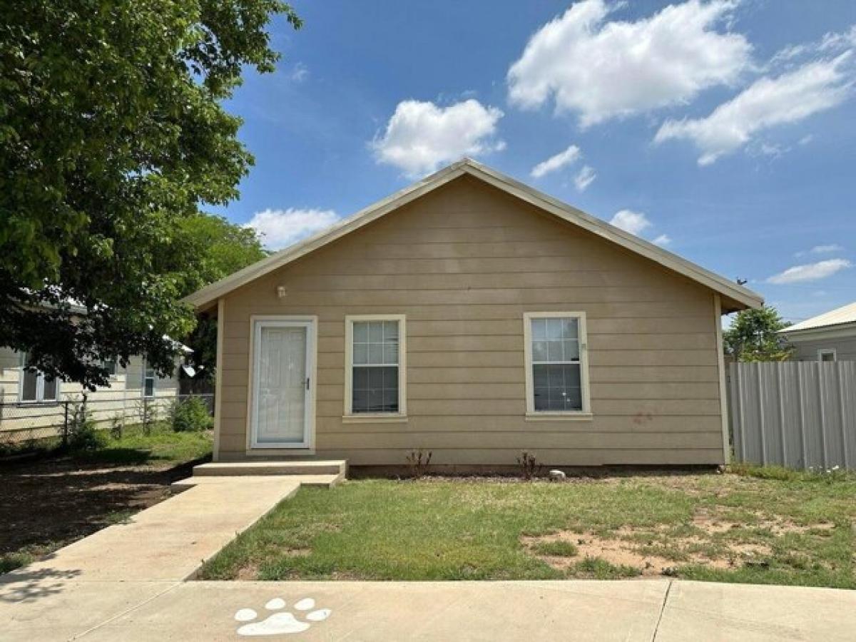 Picture of Home For Sale in Plainview, Texas, United States