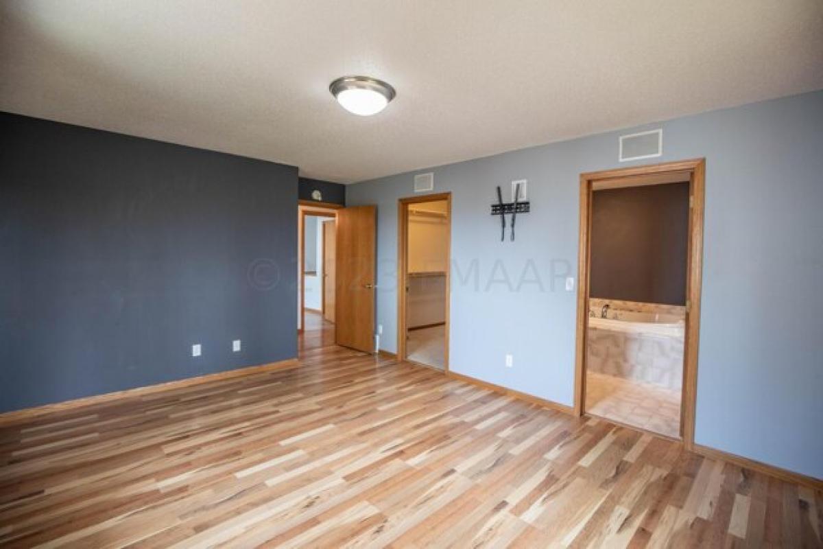 Picture of Home For Sale in West Fargo, North Dakota, United States