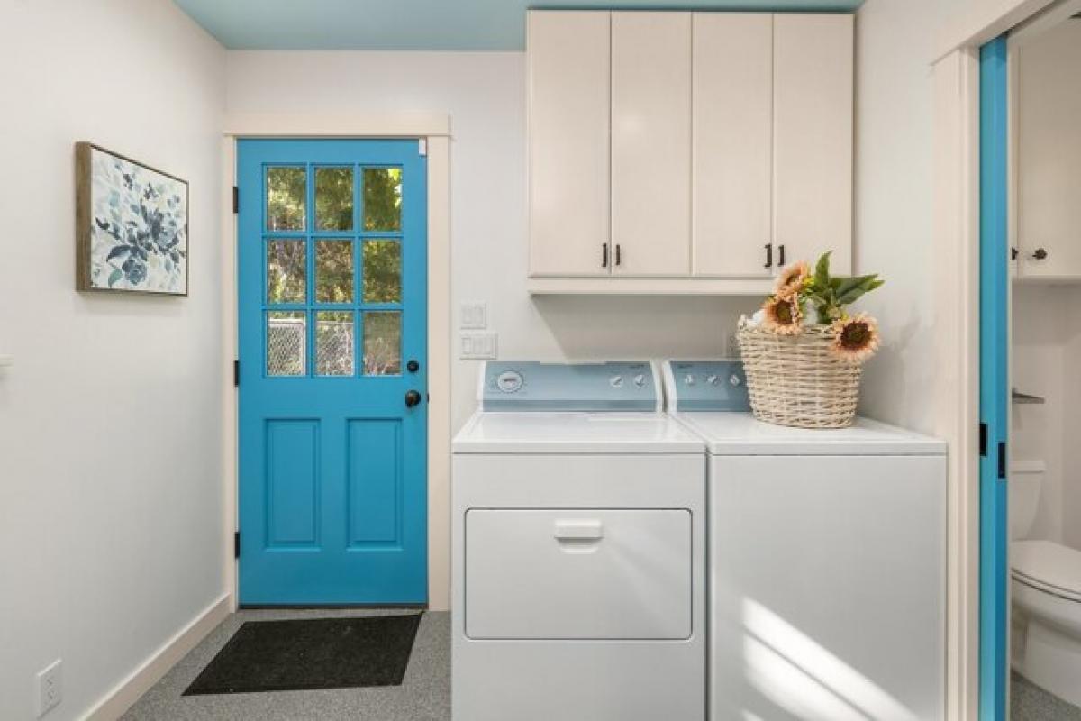 Picture of Home For Sale in Bainbridge Island, Washington, United States