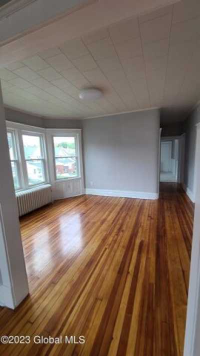 Home For Rent in Watervliet, New York