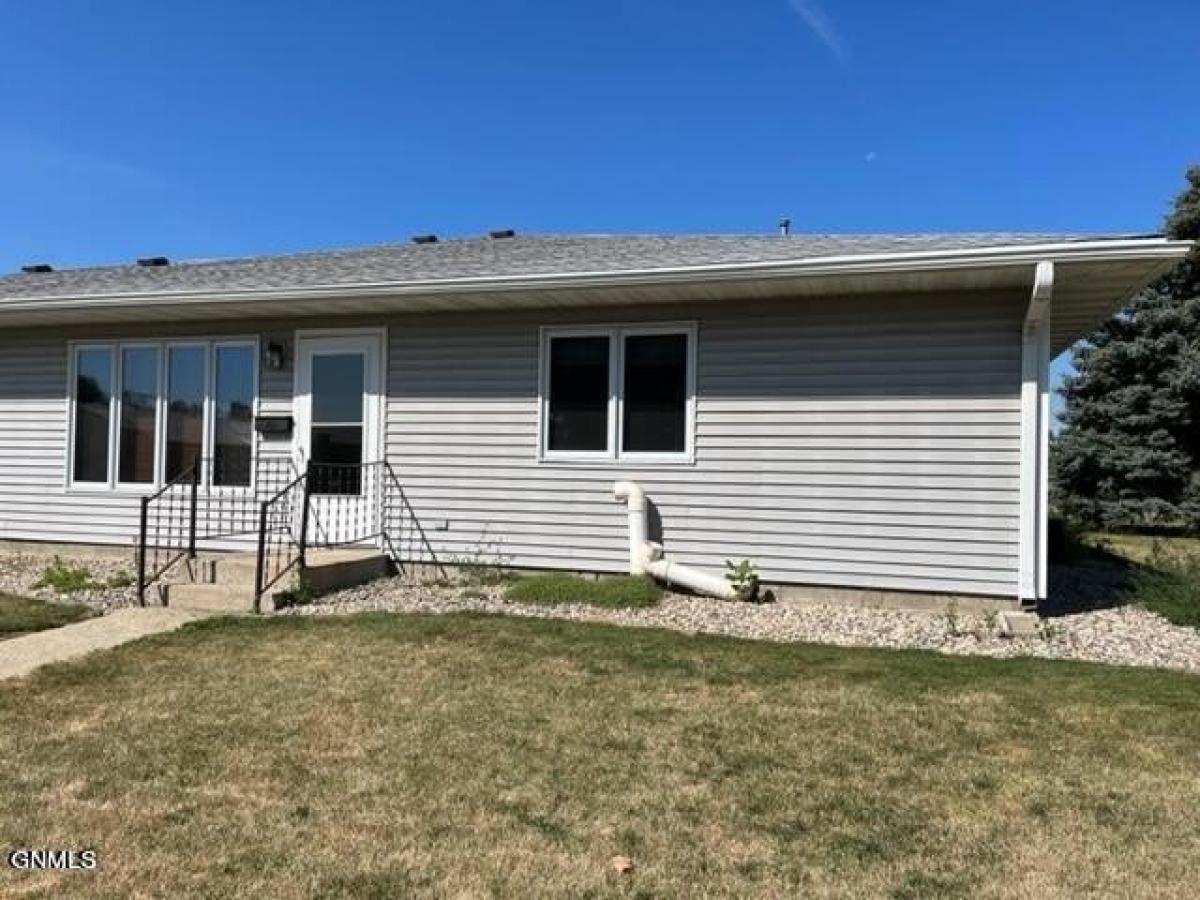 Picture of Home For Sale in Jamestown, North Dakota, United States