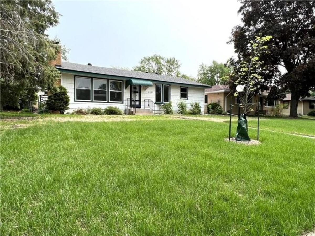 Picture of Home For Sale in Robbinsdale, Minnesota, United States