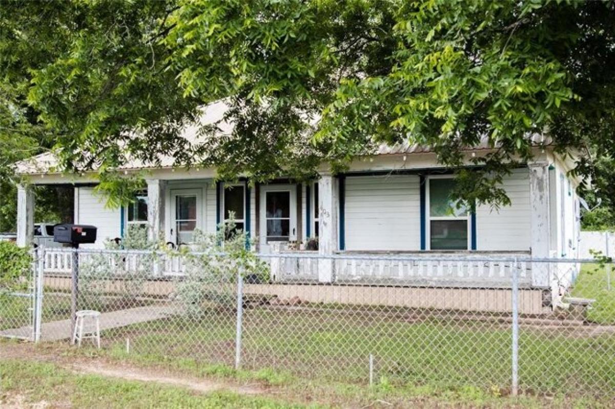 Picture of Home For Sale in Cameron, Texas, United States