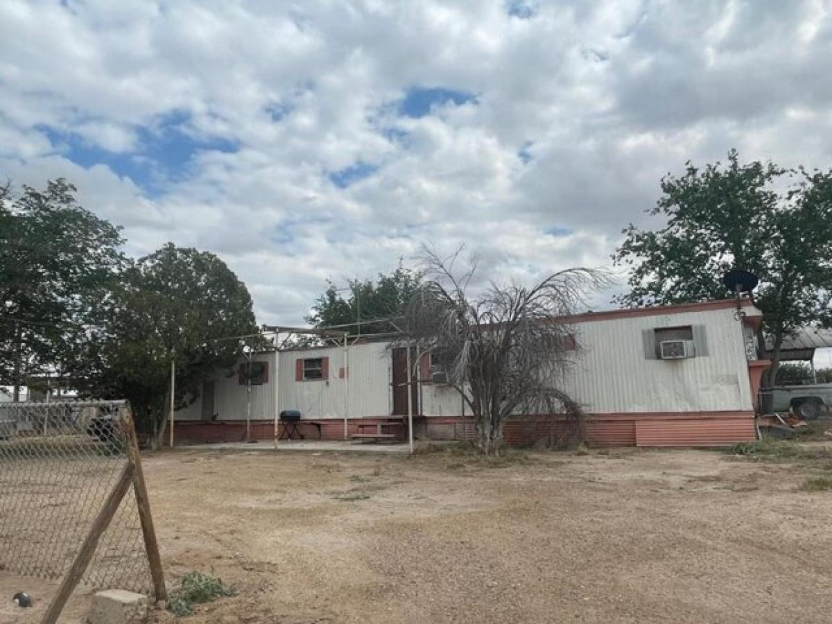 Picture of Home For Sale in Pecos, Texas, United States