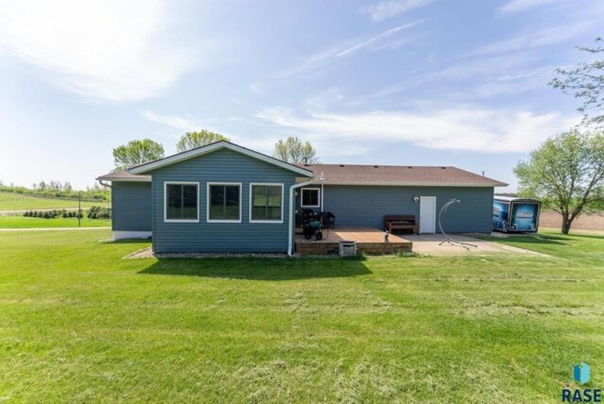 Picture of Home For Sale in Valley Springs, South Dakota, United States