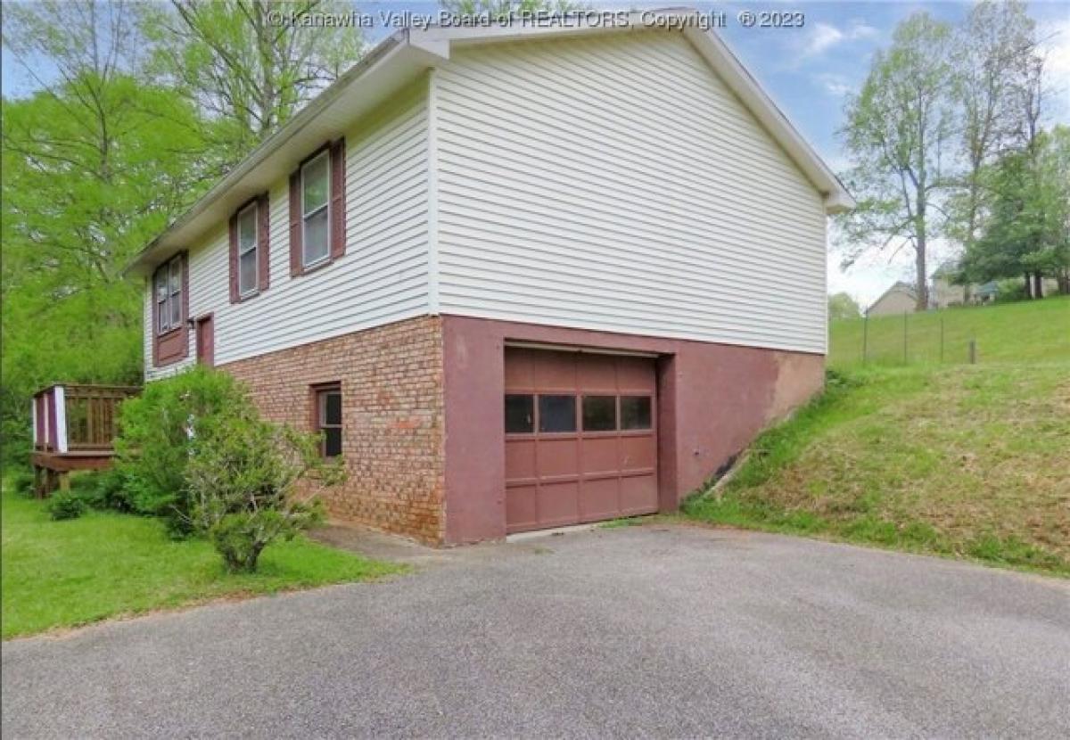 Picture of Home For Sale in Clendenin, West Virginia, United States