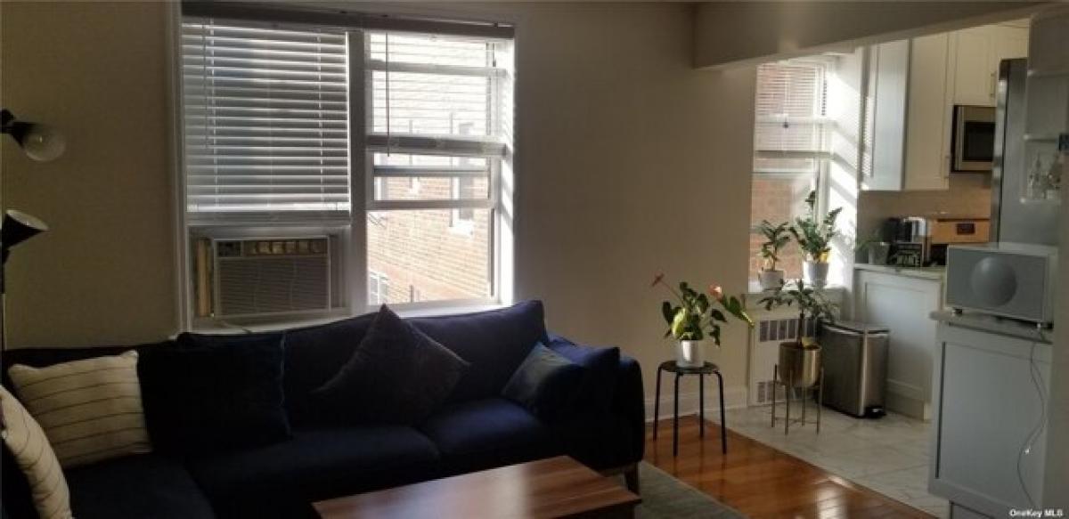 Picture of Home For Rent in Forest Hills, New York, United States