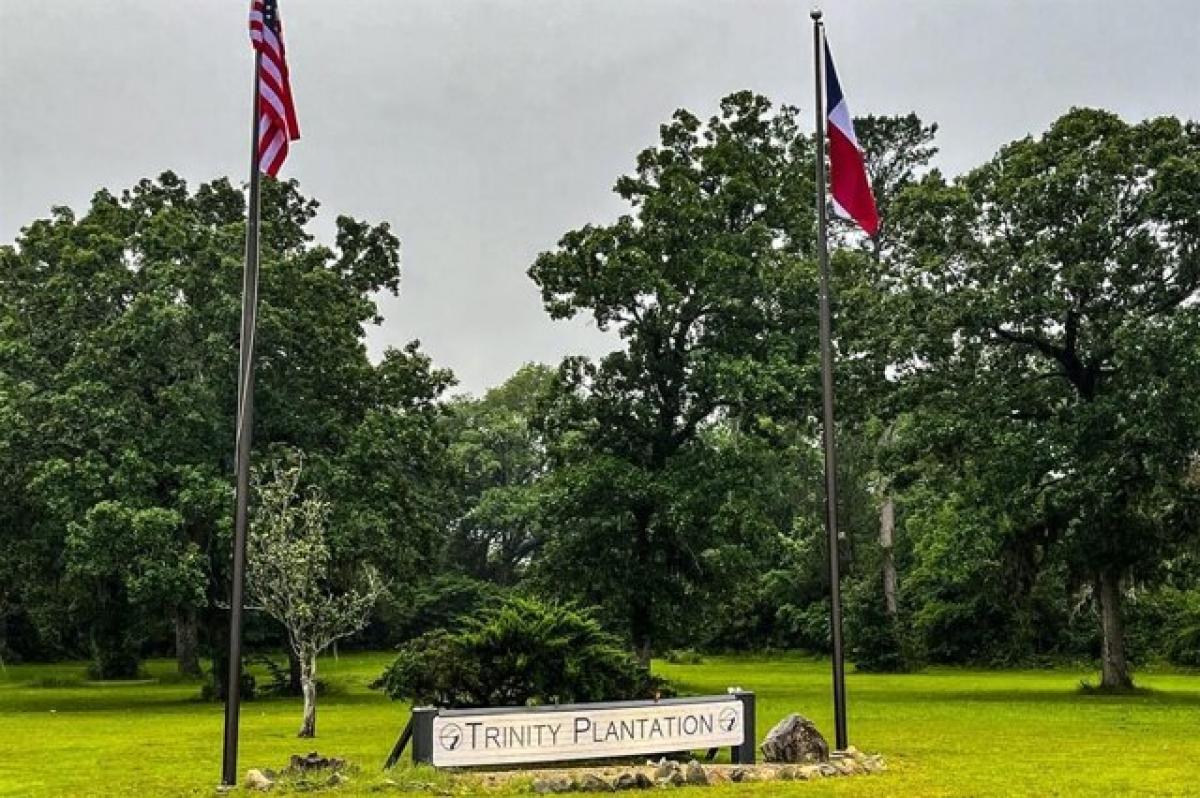 Picture of Home For Sale in Trinity, Texas, United States