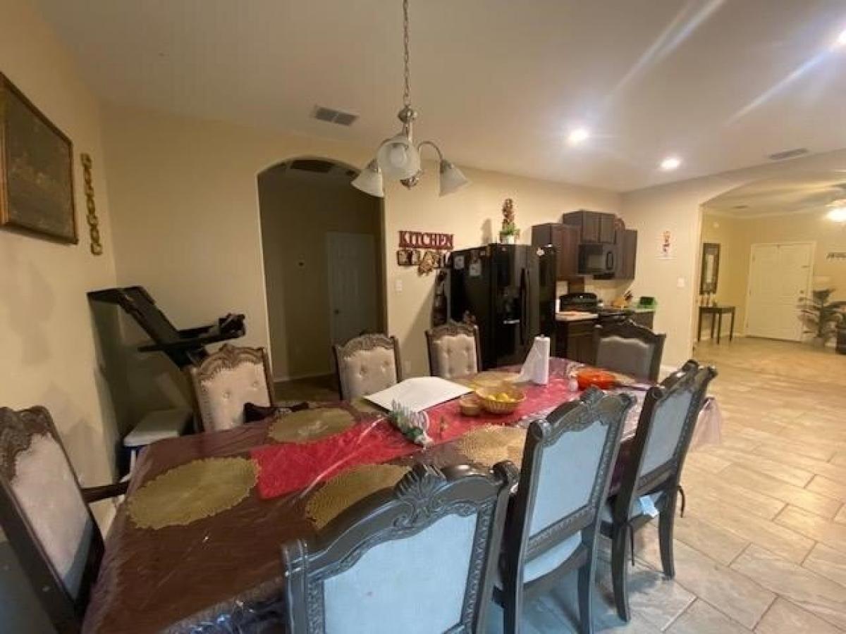 Picture of Home For Sale in Laredo, Texas, United States