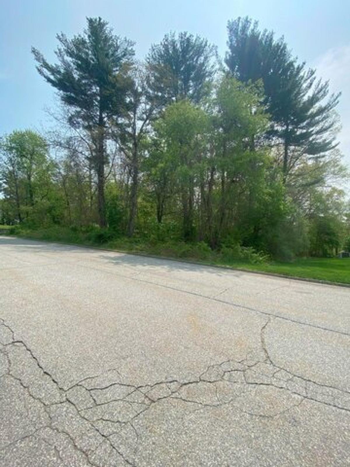 Picture of Residential Land For Sale in Dudley, Massachusetts, United States