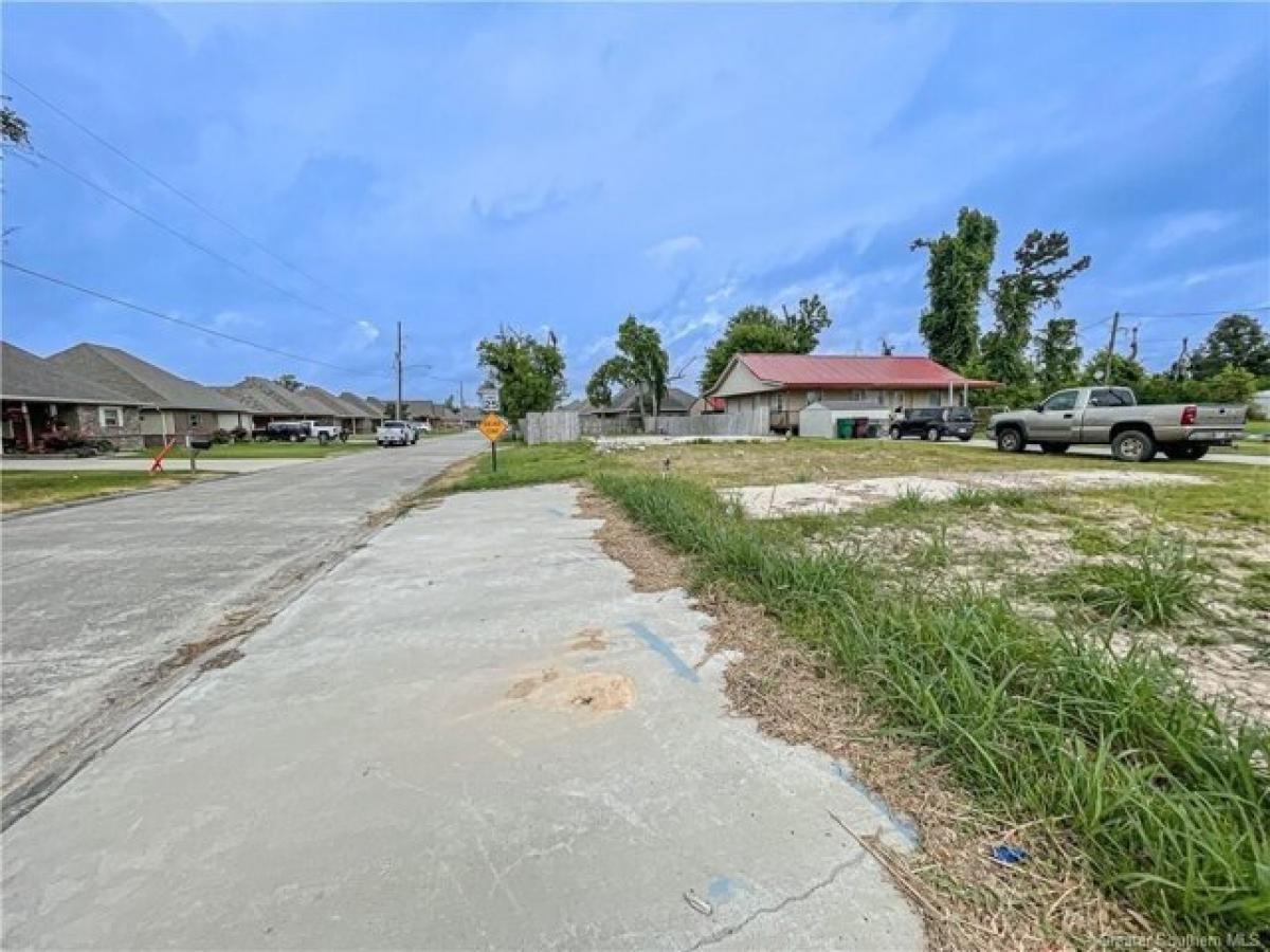 Picture of Residential Land For Sale in Westlake, Louisiana, United States