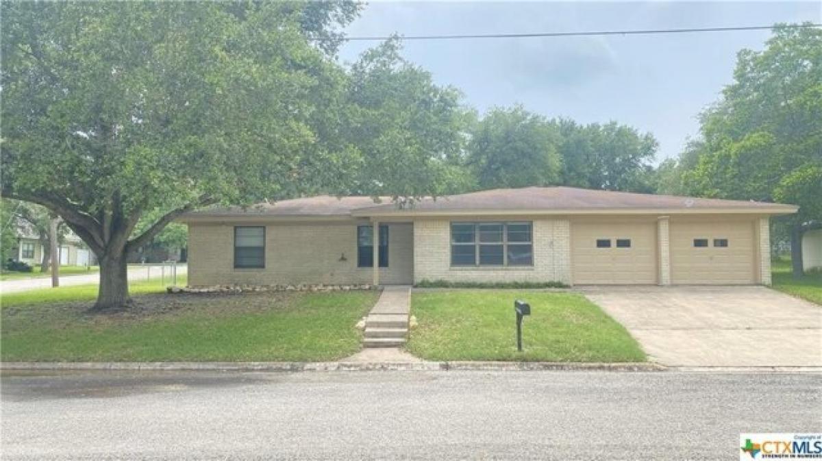 Picture of Home For Sale in Shiner, Texas, United States