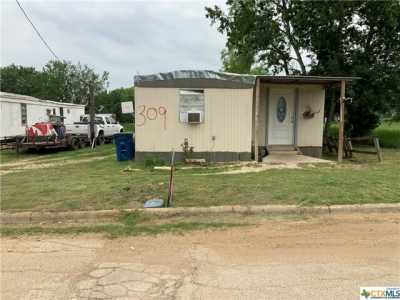 Home For Sale in Nixon, Texas