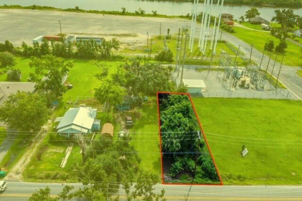 Picture of Residential Land For Sale in Westlake, Louisiana, United States