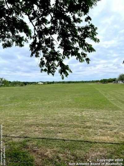 Residential Land For Sale in Natalia, Texas