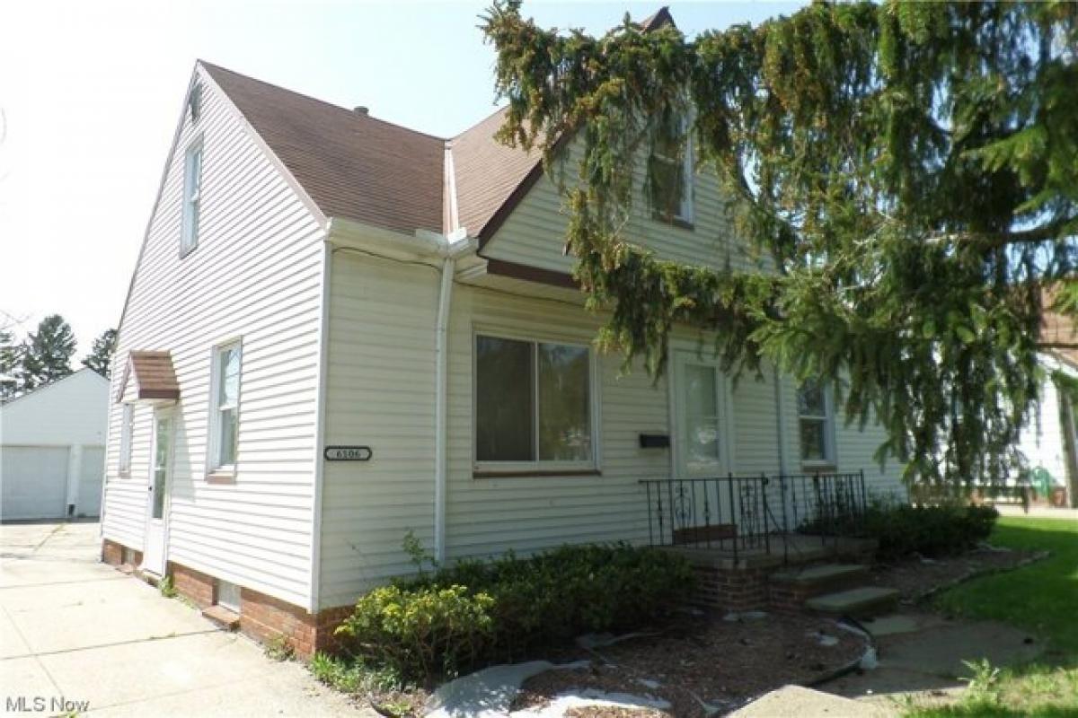 Picture of Home For Sale in Maple Heights, Ohio, United States