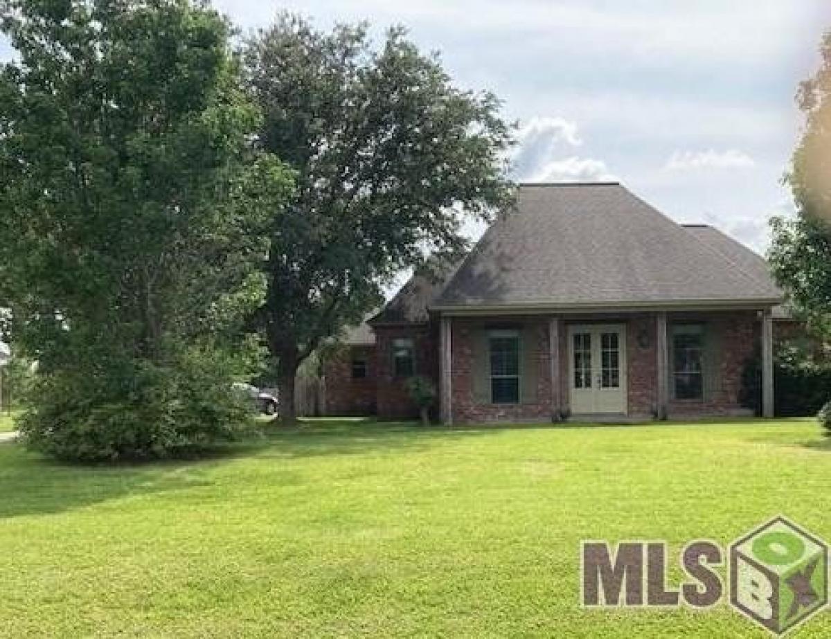 Picture of Home For Sale in New Roads, Louisiana, United States