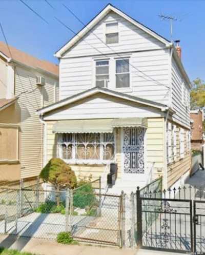 Home For Rent in South Ozone Park, New York