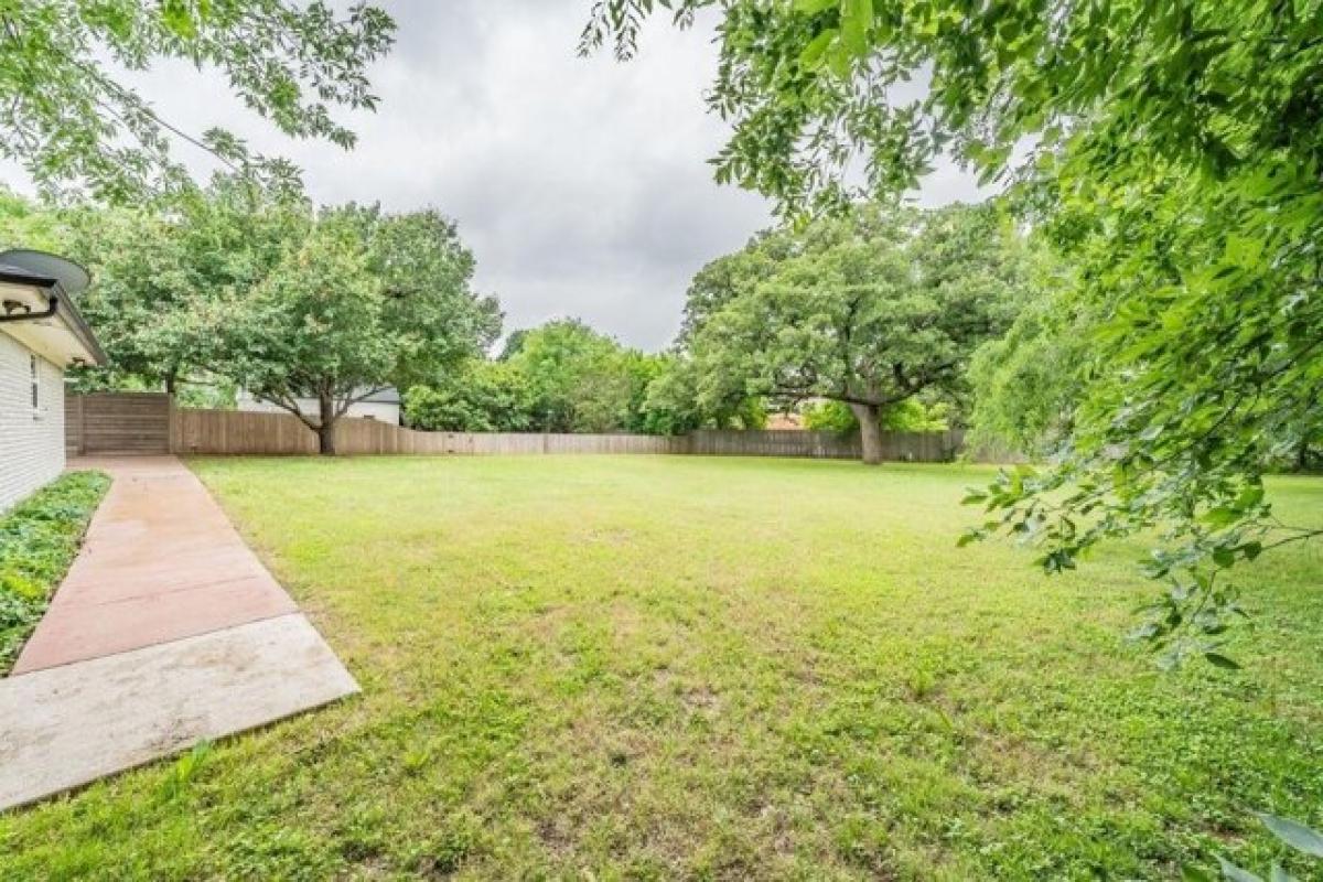 Picture of Home For Sale in Hurst, Texas, United States