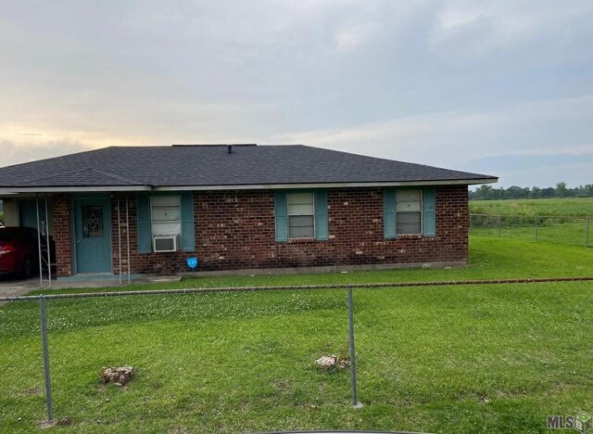 Picture of Home For Sale in New Roads, Louisiana, United States