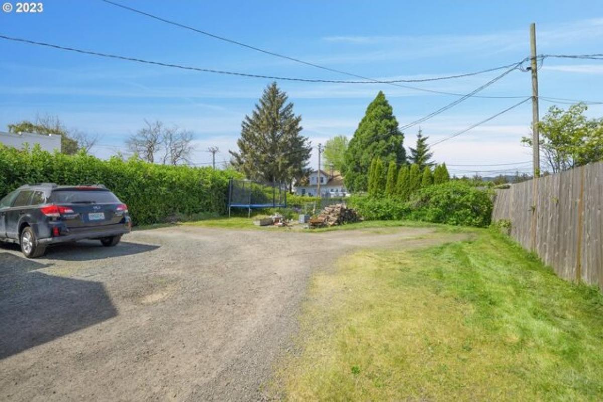 Picture of Home For Sale in Tillamook, Oregon, United States